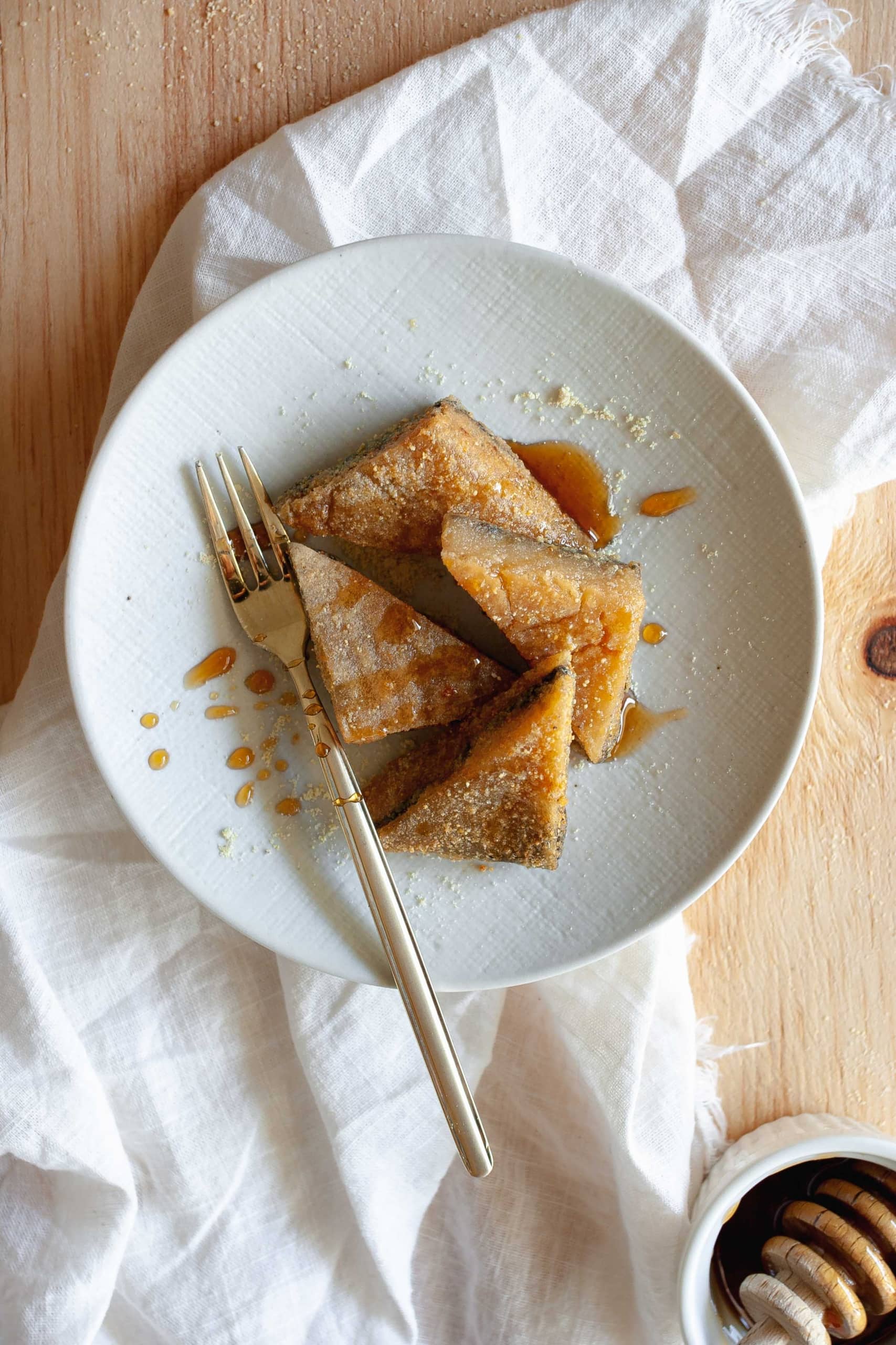 Mochi Bread Bites with Black Sesame and Roasted Bean Powder aka the Cheater's Injeolmi