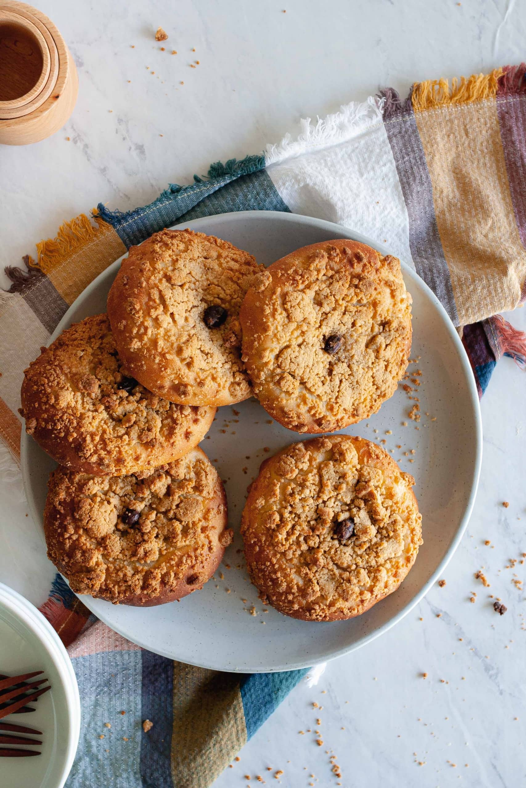 Soboro Aduzki Bread, Korean Peanut Streusel Bread with Red Bean, 소보로팥빵