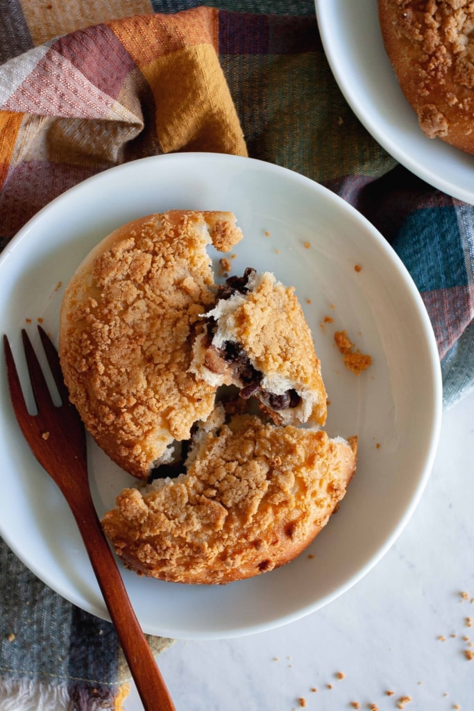 Soboro Adzuki Bread, Korean Peanut Streusel Bread with Red Bean, 소보로팥빵