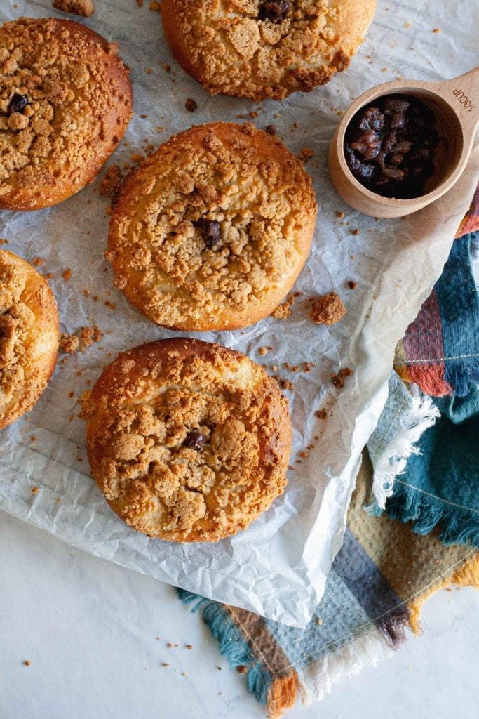 Soboro Adzuki Bread, Korean Peanut Streusel Bread with Red Bean, 소보로팥빵